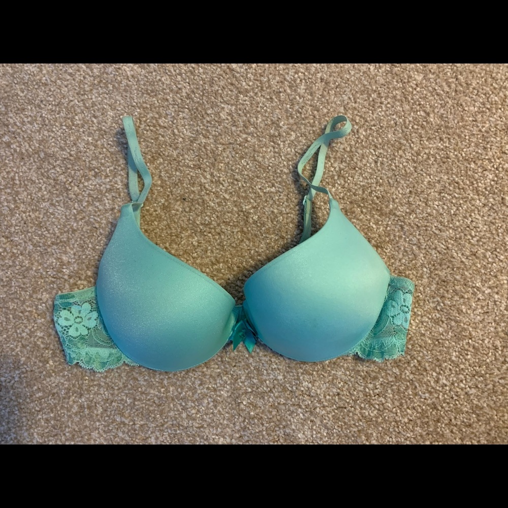 Victoria’s Secret Angel Demi push up size 34A
